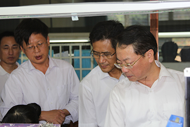 福建省紀(jì)委副書記、監(jiān)察廳廳長陳善光一行視察虹潤公司