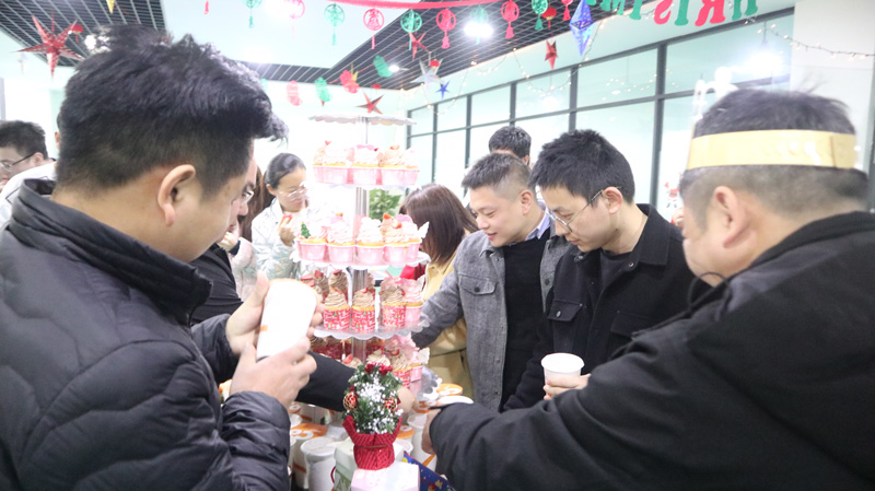 繽紛平安夜，歡樂圣誕節(jié) | 寶開舉辦第四季度員工集體生日會